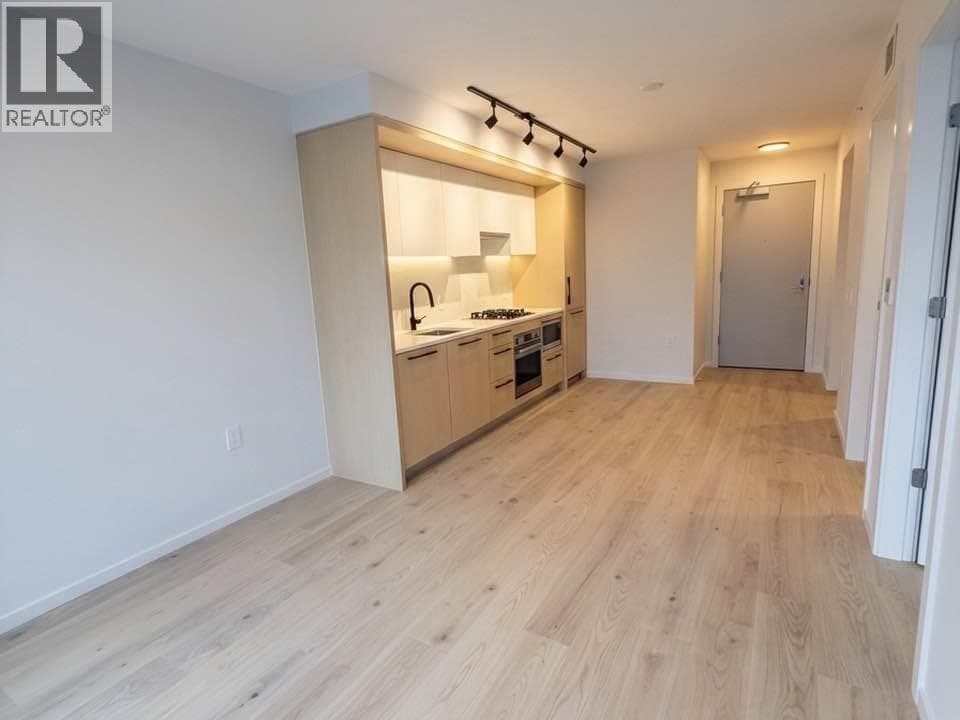 261 5189 EARLES STREET photo 4