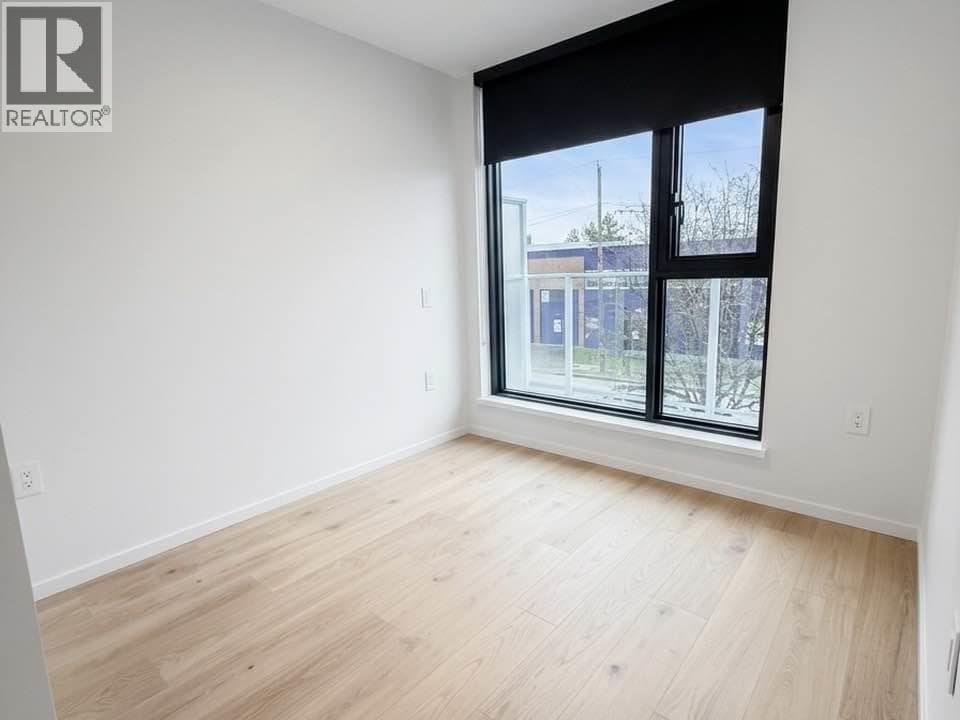 261 5189 EARLES STREET photo 5