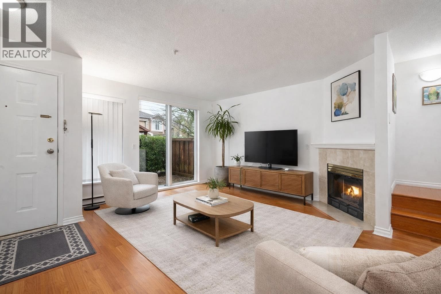 15 3428 ADANAC STREET photo 2