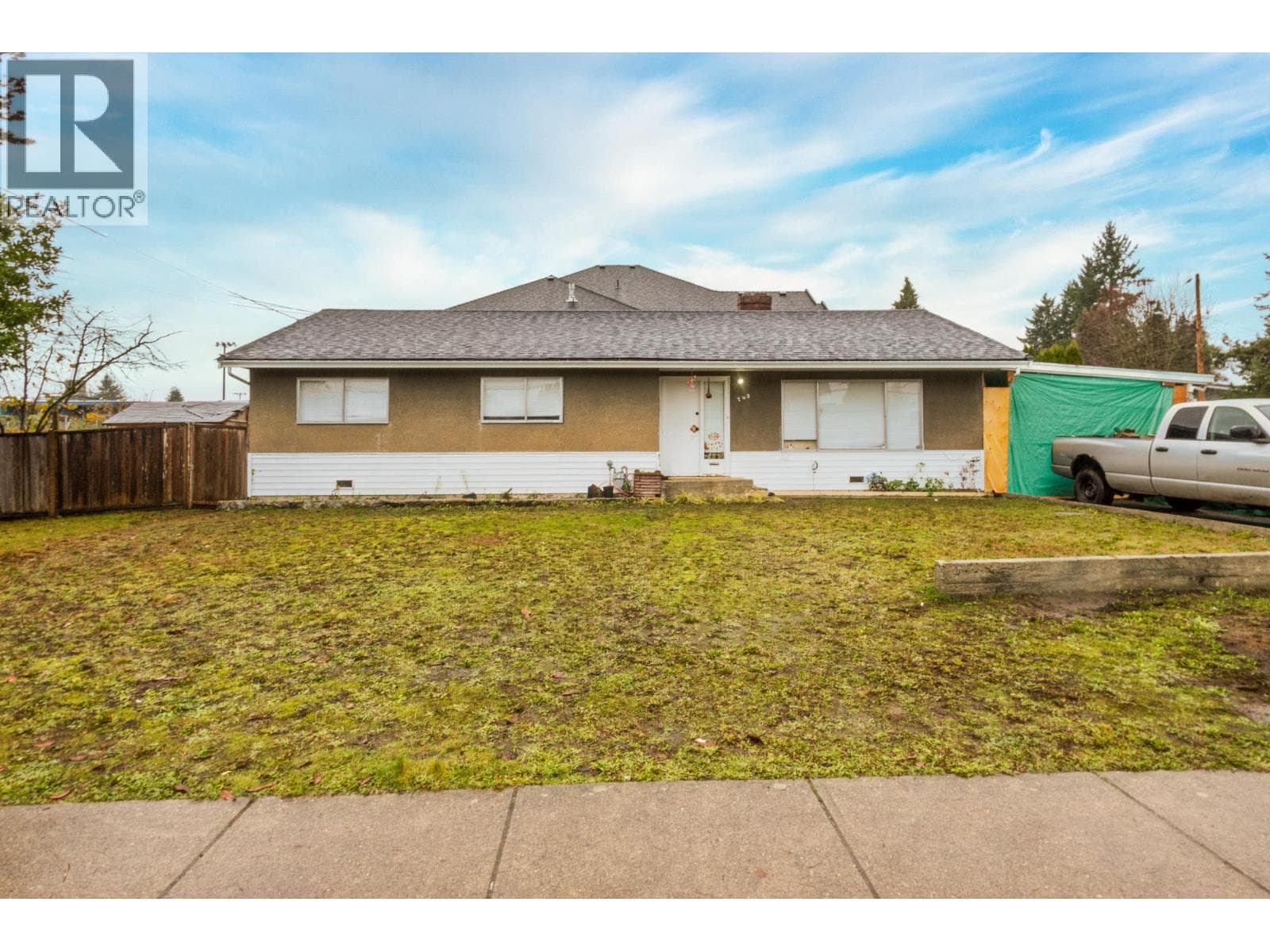 740 PORTER STREET photo 2