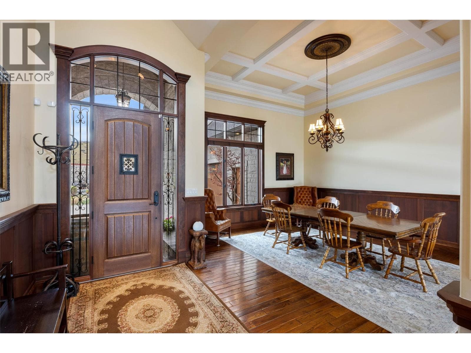1580 Lorne Street photo 3