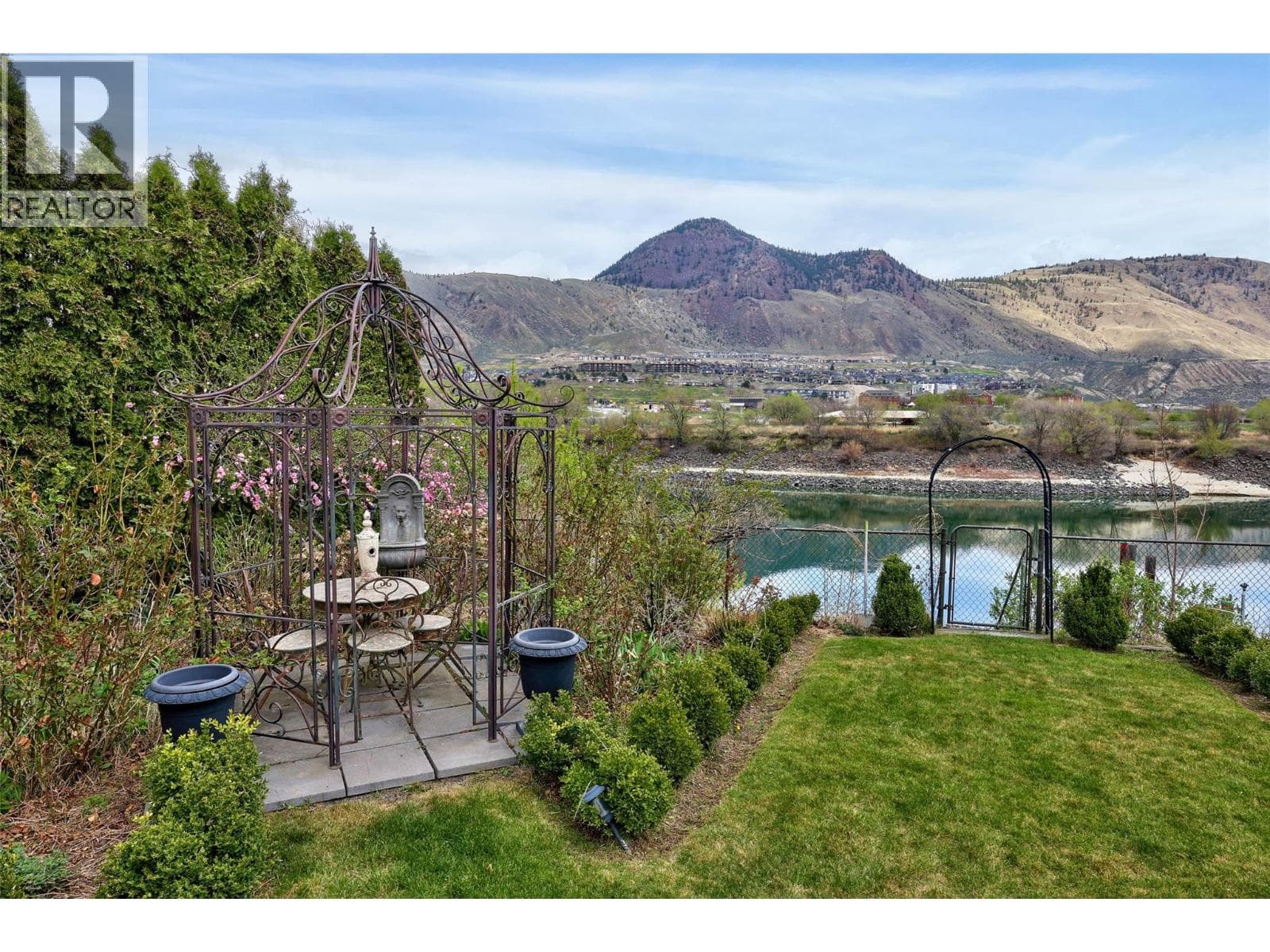 1580 Lorne Street photo 4