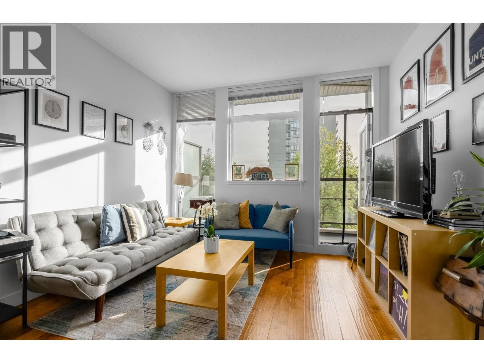 409 5692 KINGS ROAD photo 3
