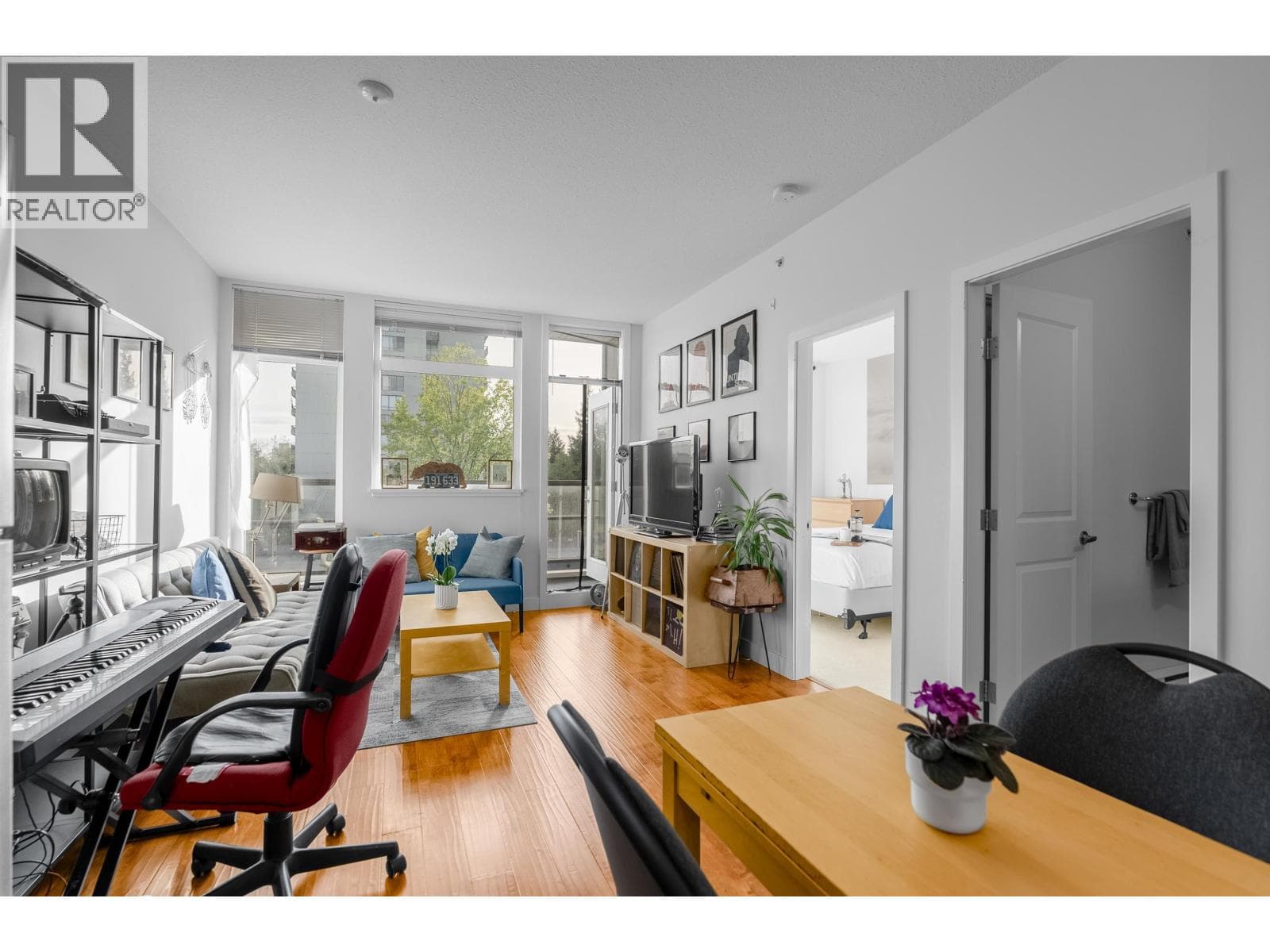409 5692 KINGS ROAD photo 4