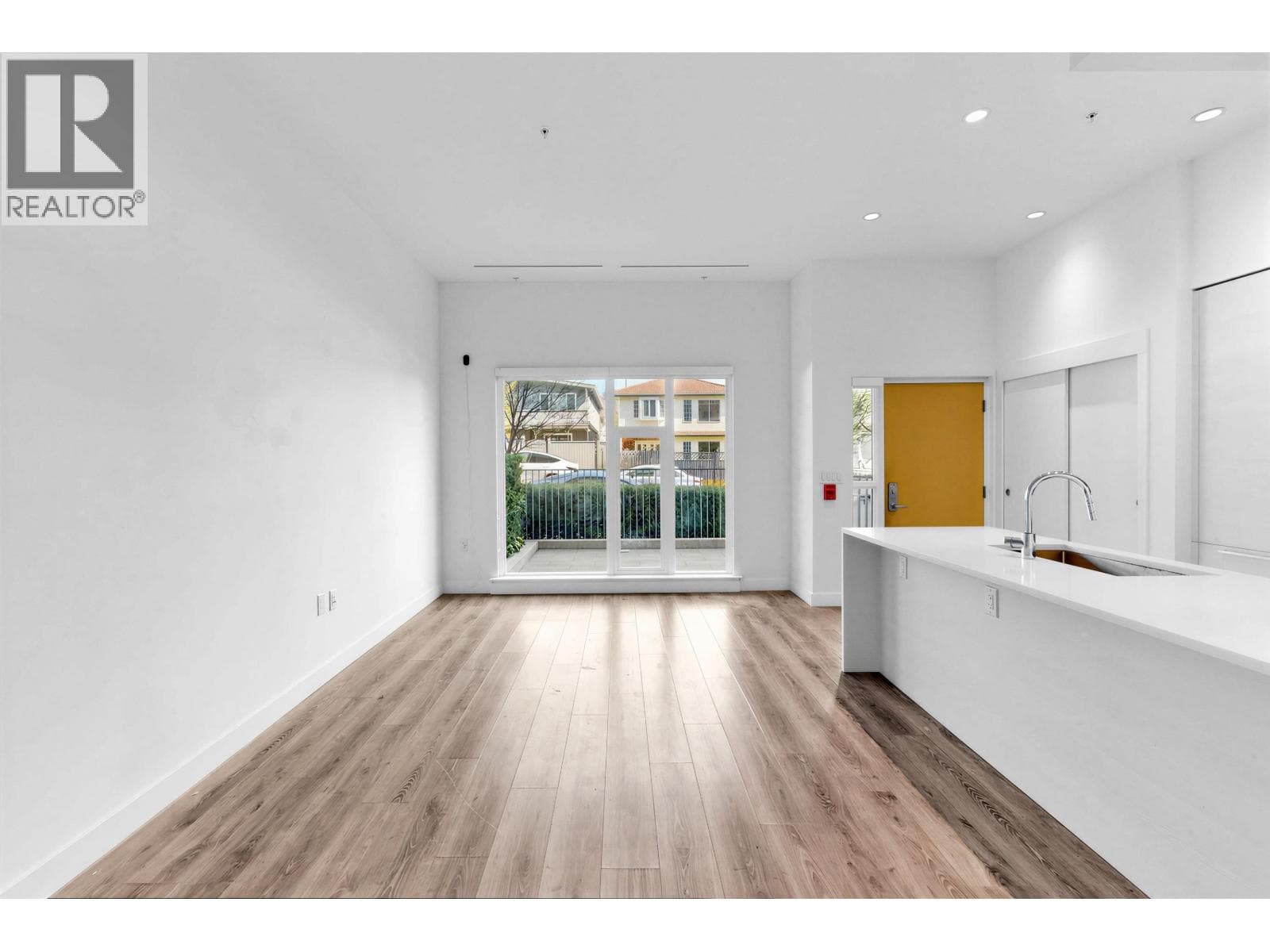 8111 CHESTER STREET photo 5
