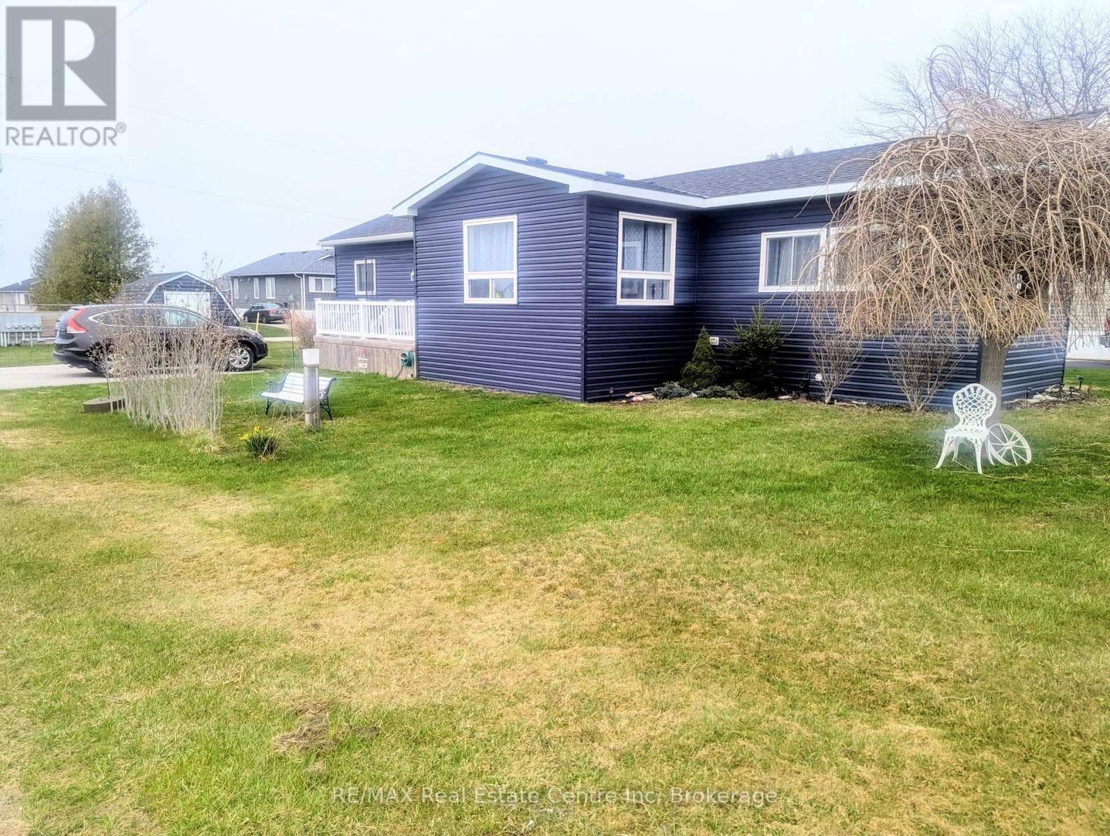 2 bed 1 bath single family at 27 CRANBERRY DRIVE N — $268,900