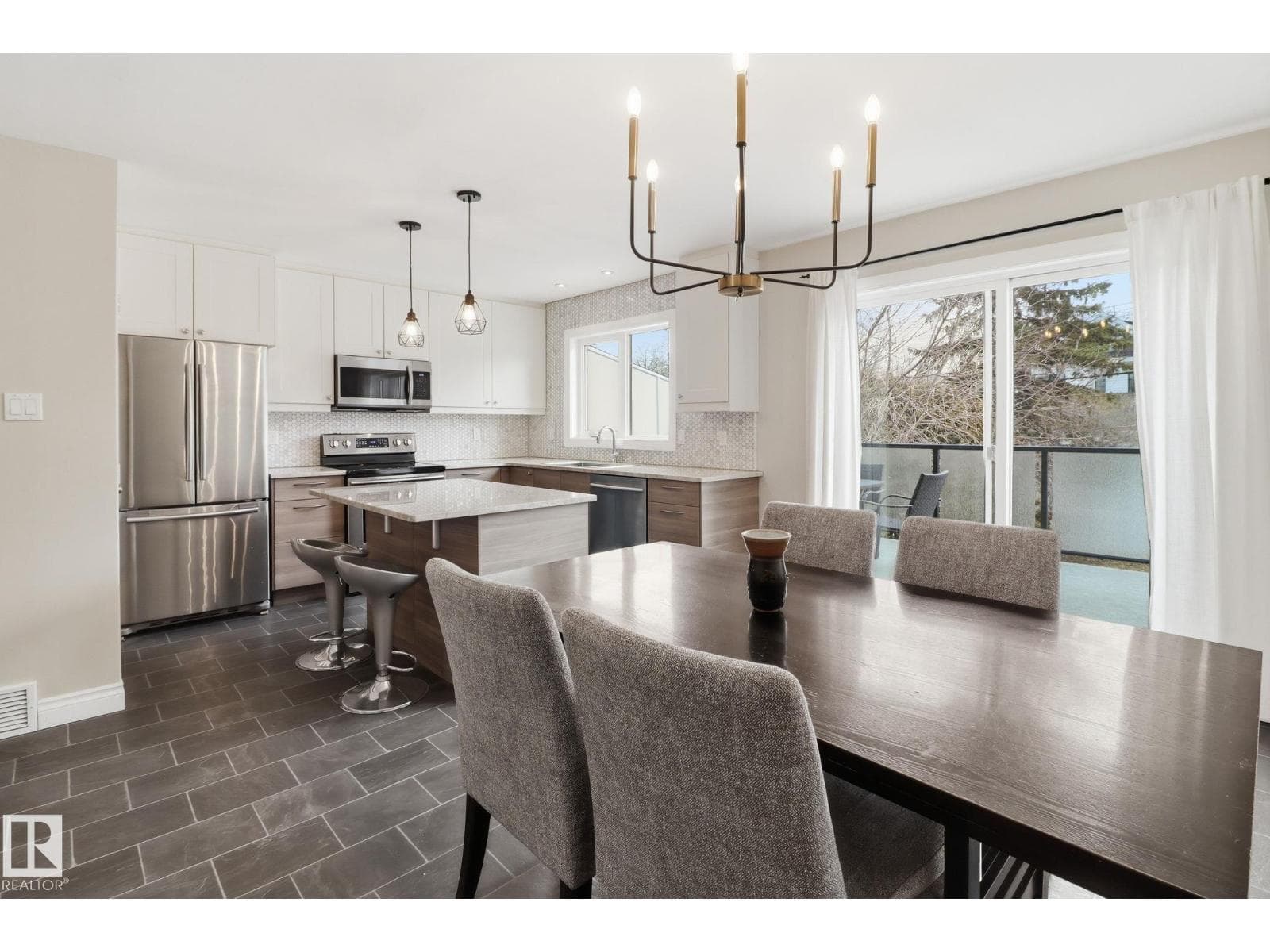 9023 95 ST NW photo 4