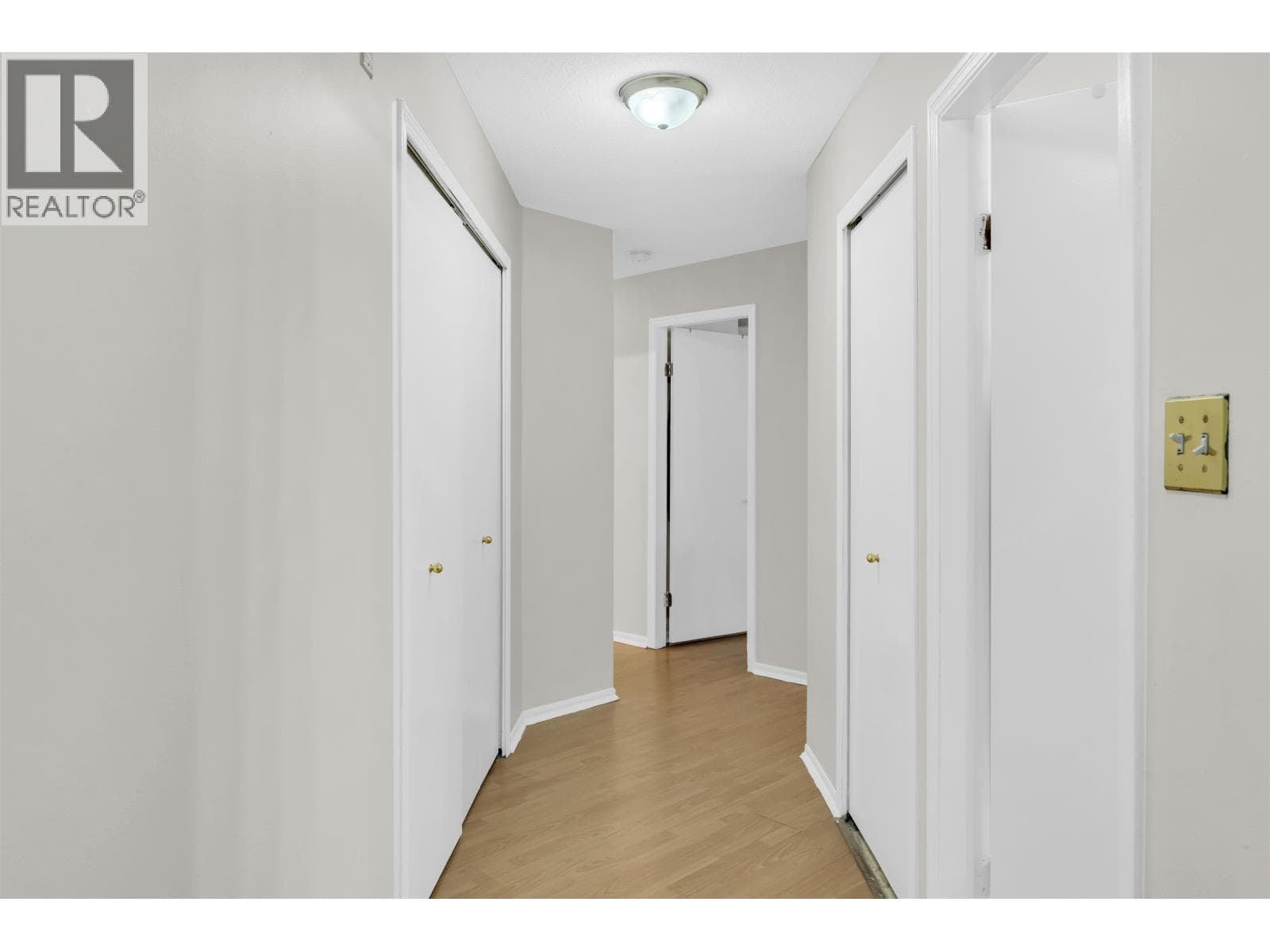 212 6939 GILLEY AVENUE photo 2