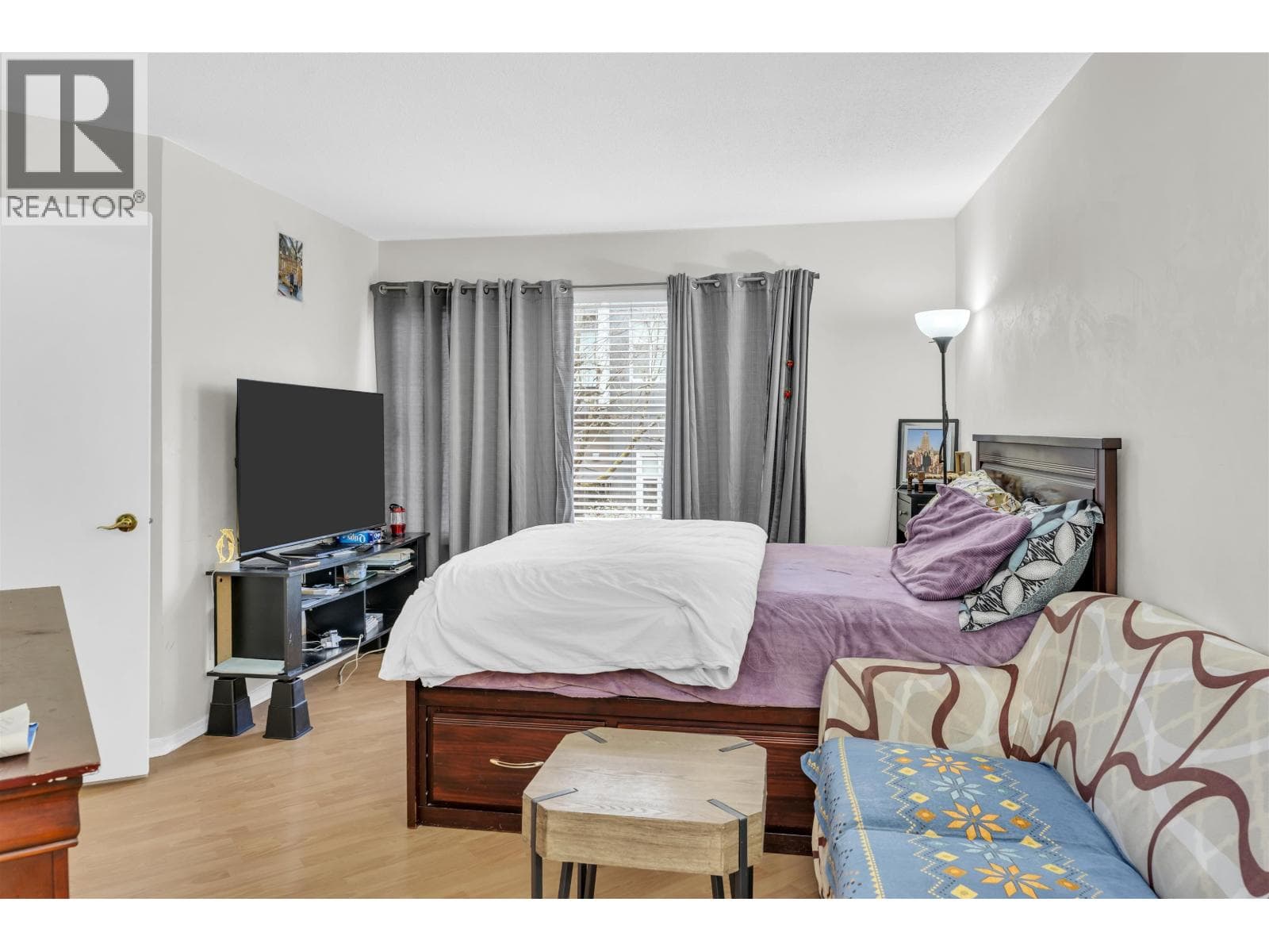 212 6939 GILLEY AVENUE photo 3