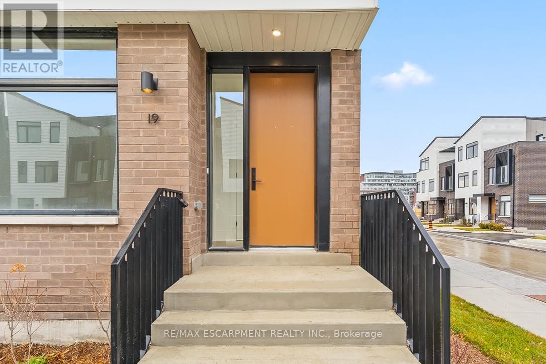 19 - 20 LOU PARSONS WAY photo 2