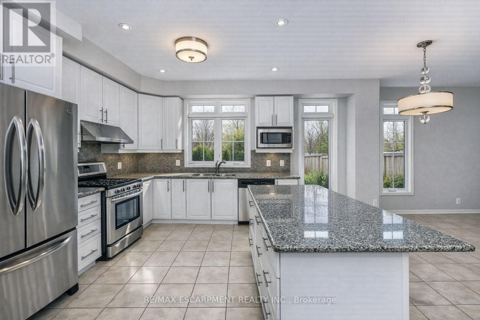 1203 LORNE PARK ROAD photo 5