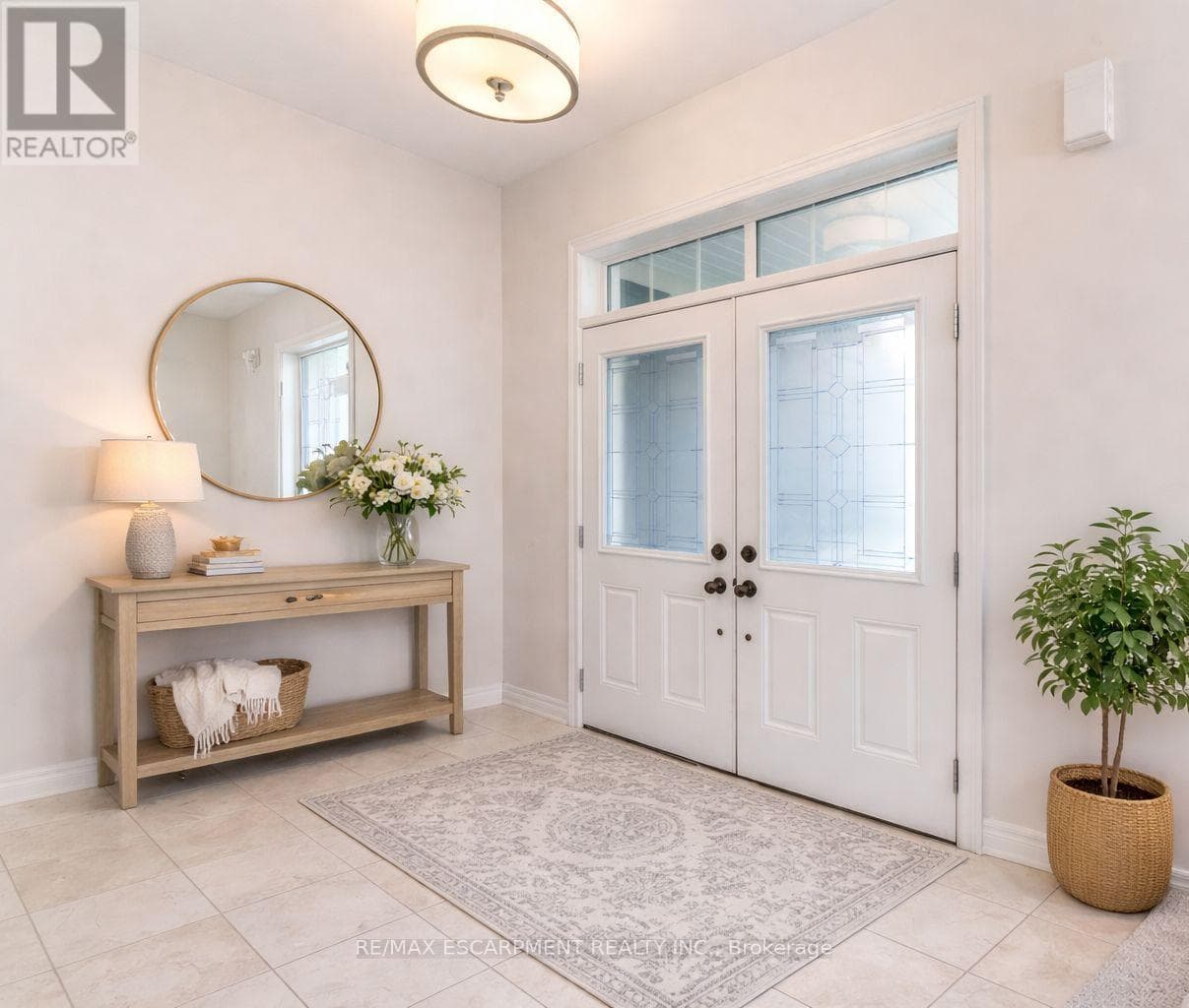 1203 LORNE PARK ROAD photo 2