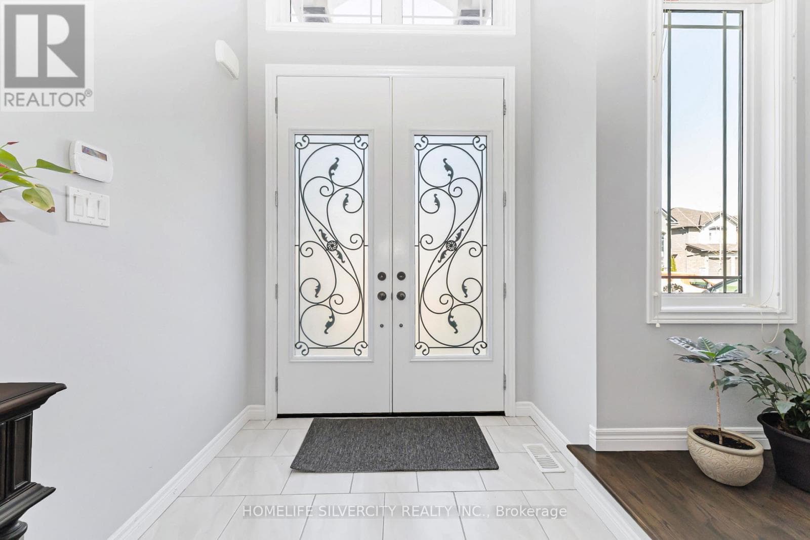 153 MEDICI LANE photo 4