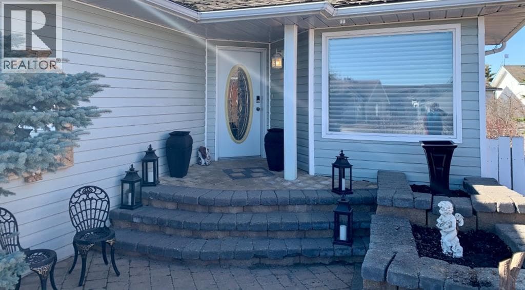 9106 93 Ave photo 2