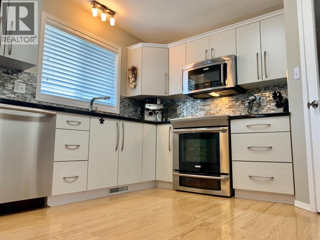 9106 93 Ave photo 5