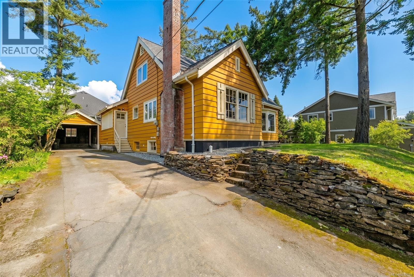 4749 Leslie Ave photo 5