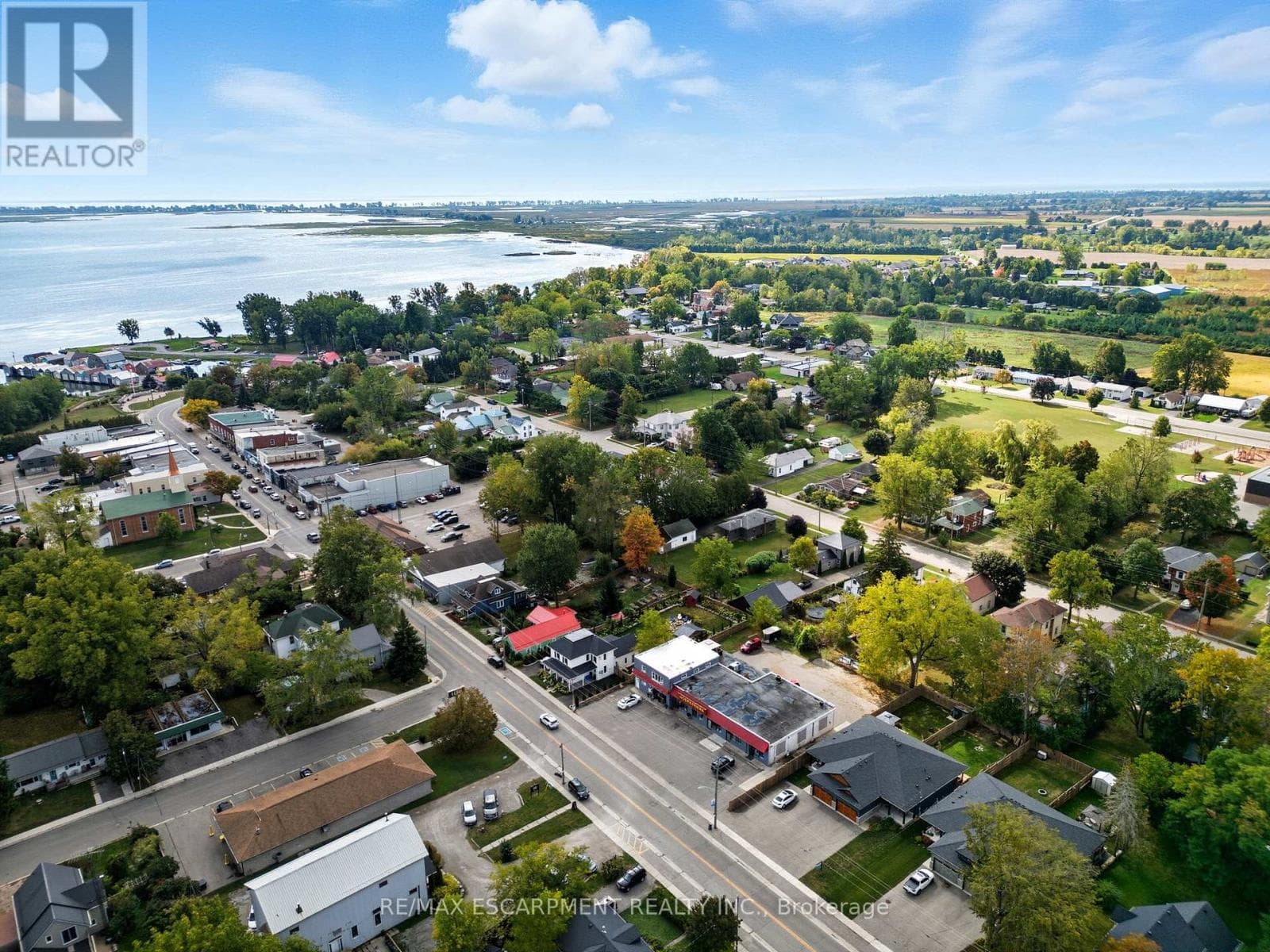 1053 BAY STREET photo 4