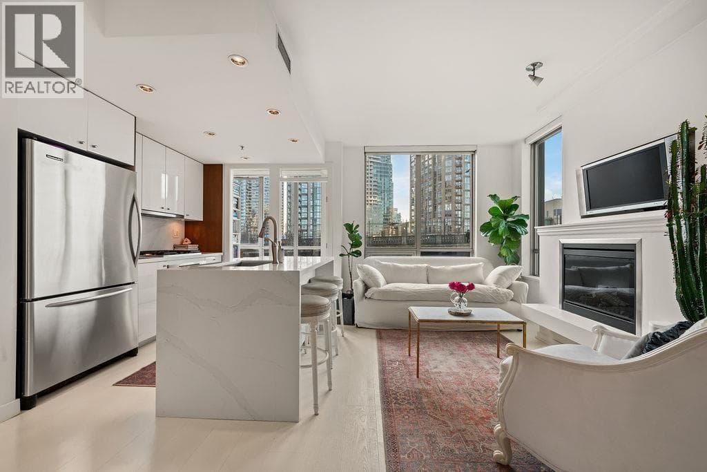 601 1005 BEACH AVENUE photo 2
