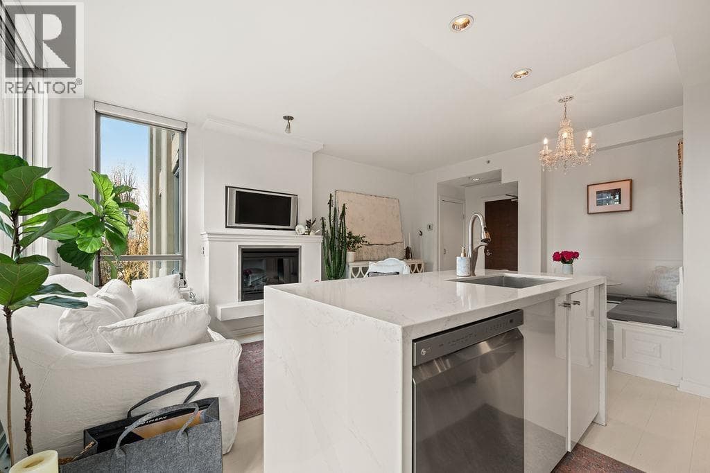 601 1005 BEACH AVENUE photo 3