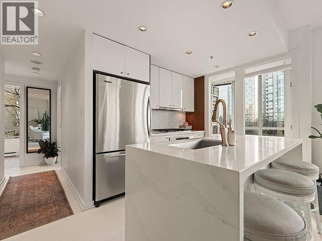 601 1005 BEACH AVENUE photo 4