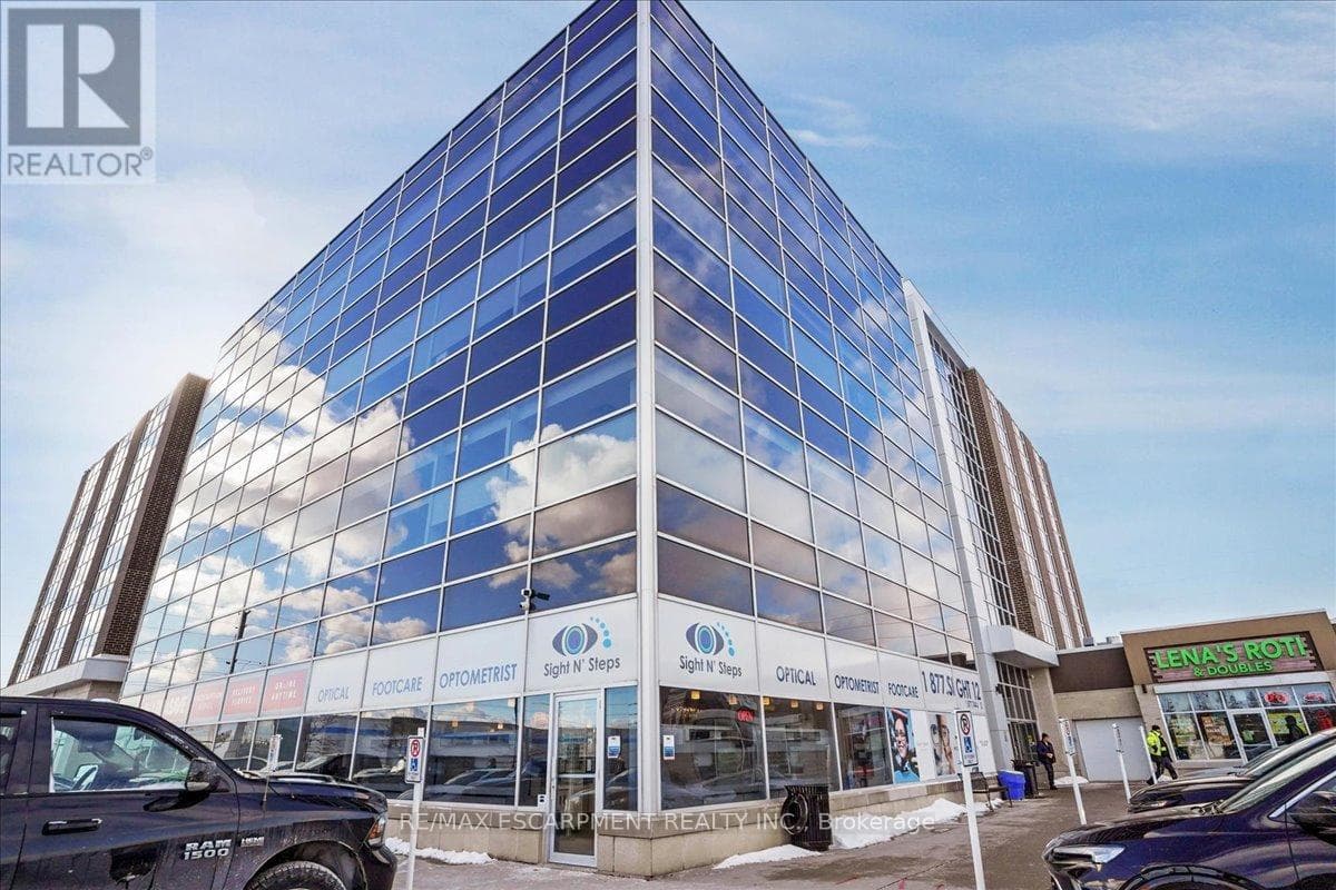 103 - 300 ROSSLAND ROAD E photo 2