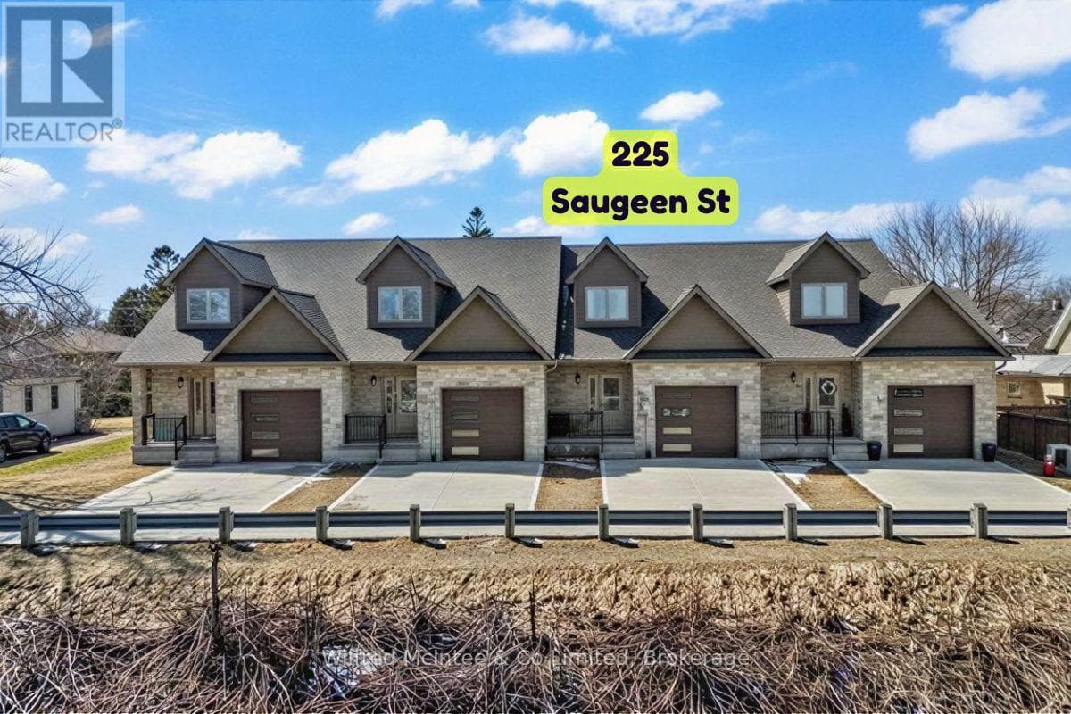 225 SAUGEEN STREET photo 2