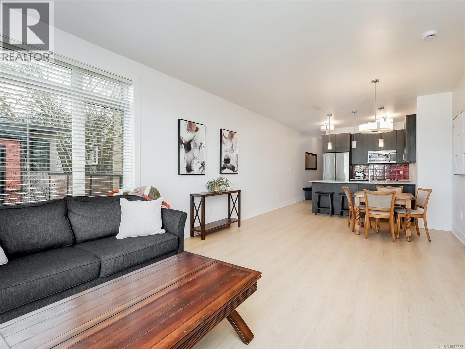 305 606 Speed Ave photo 4