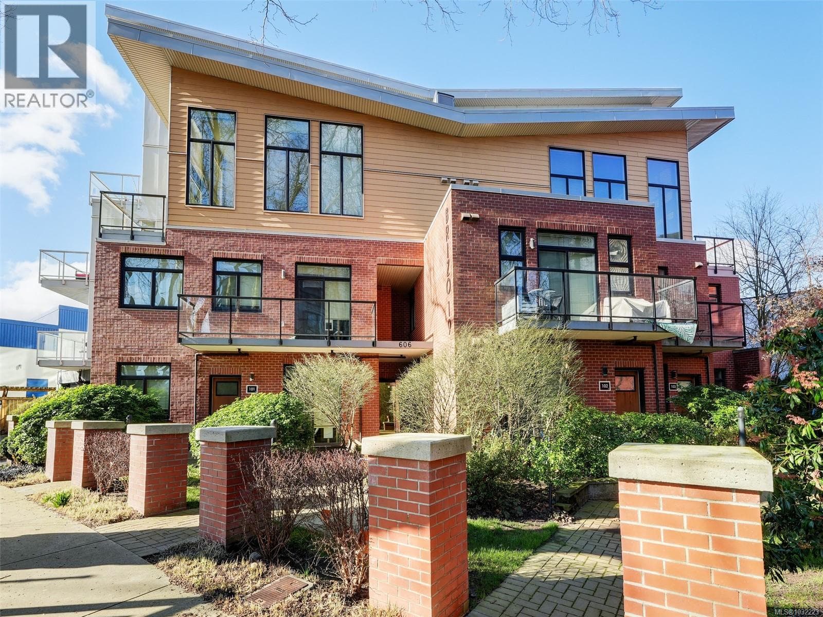 2 bed 1 bath single family at 305 606 Speed Ave — $514,999