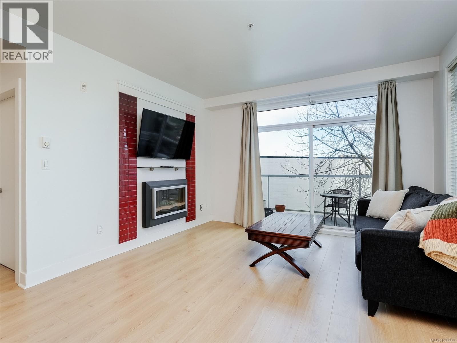 305 606 Speed Ave photo 2