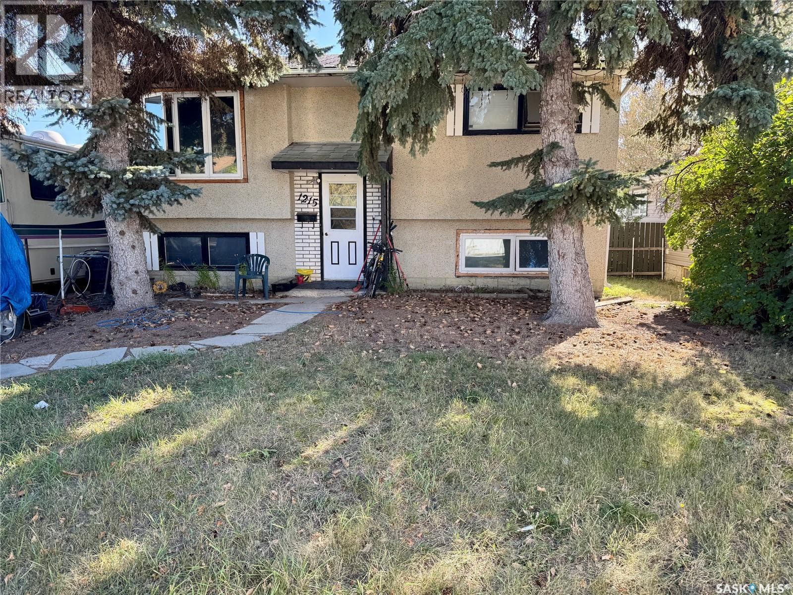 1215 ATHABASCA STREET W