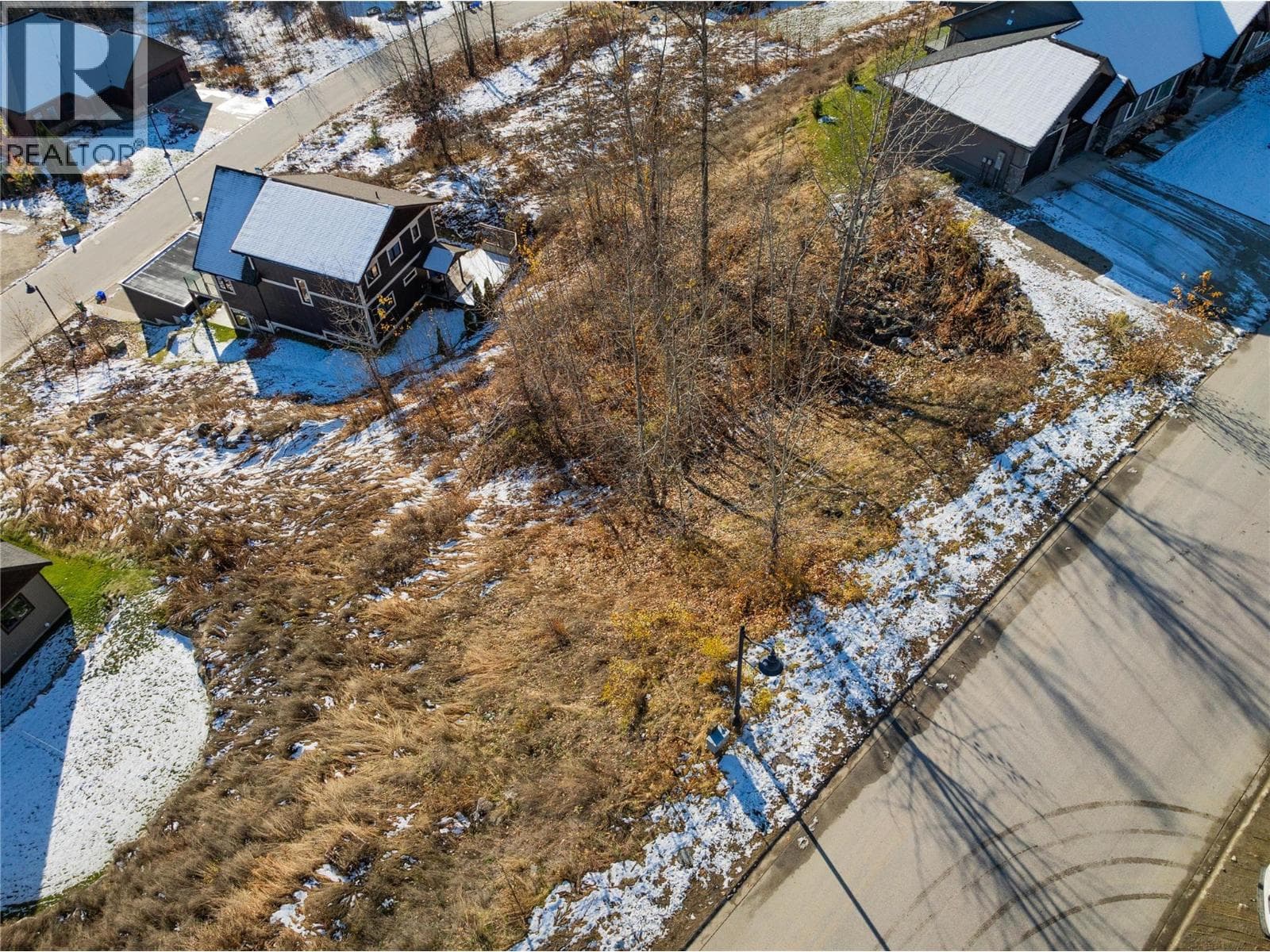 933 REDSTONE Drive photo 3