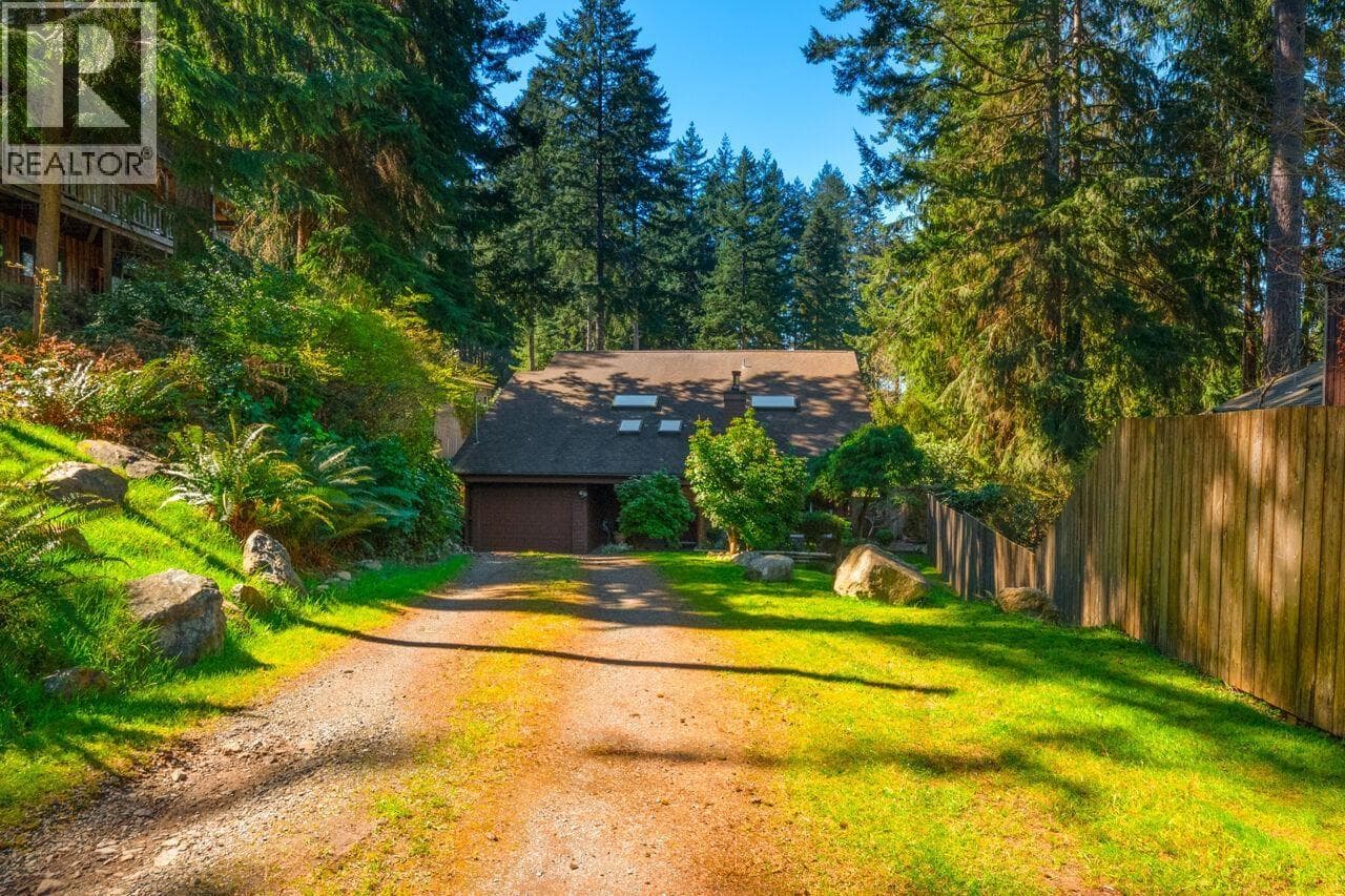 574 COWAN ROAD photo 2