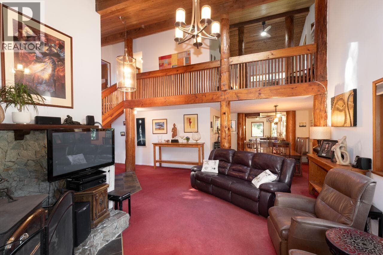 574 COWAN ROAD photo 4