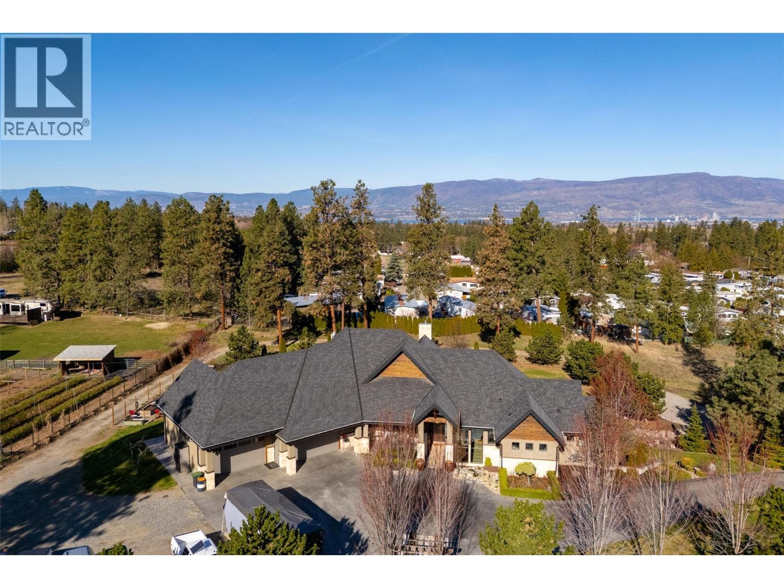 3990 Fairwinds Court photo 4