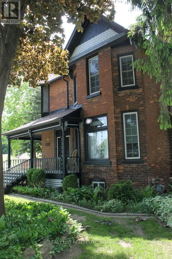 213 VIDAL STREET S photo 2