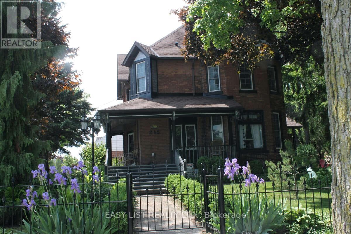 213 VIDAL STREET S photo 3