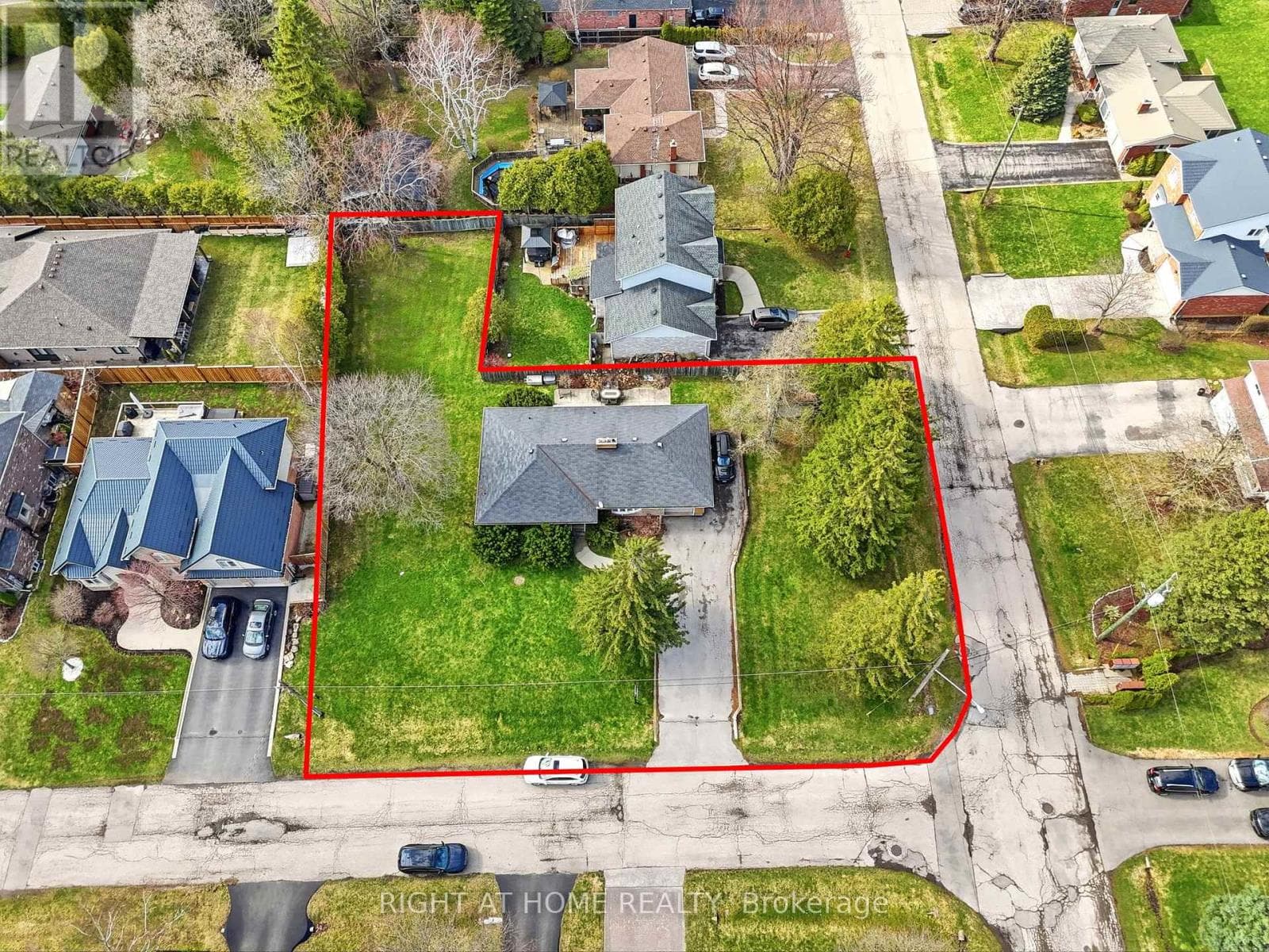 13 WESTVIEW CRESCENT photo 2