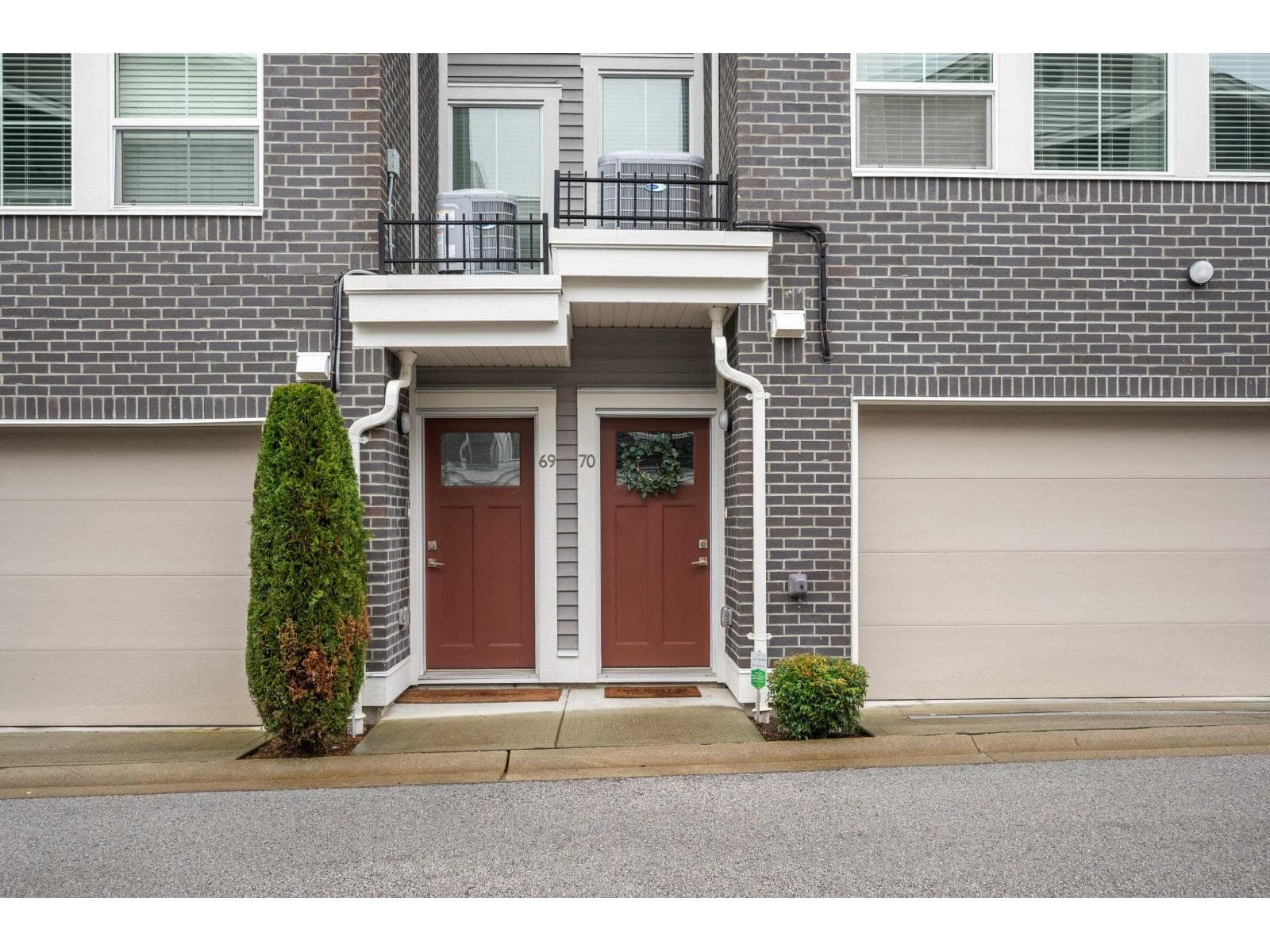 70 8371 202B STREET photo 4