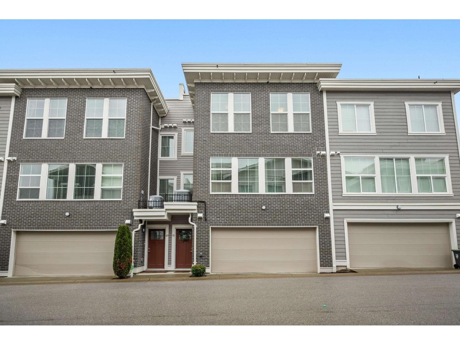 70 8371 202B STREET photo 2