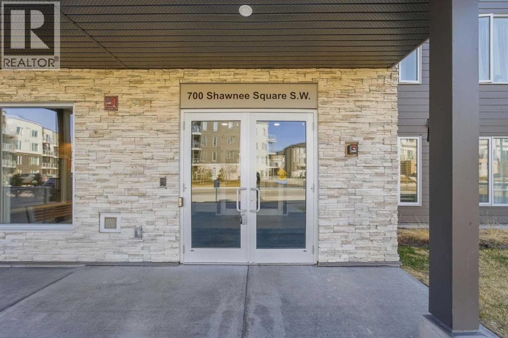 313, 700 Shawnee Square SW photo 3