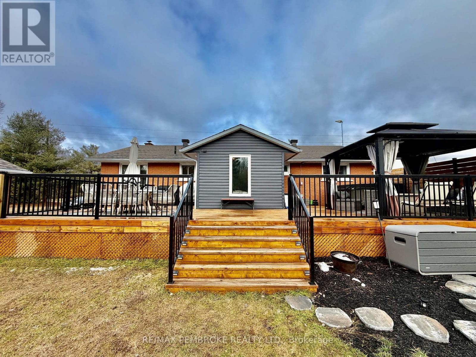 2313 B LINE ROAD photo 2