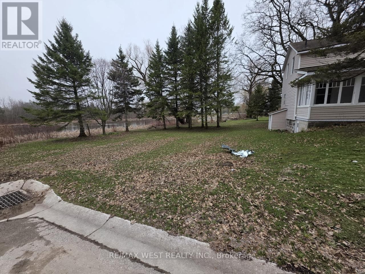 476 HAMILTON STREET photo 2