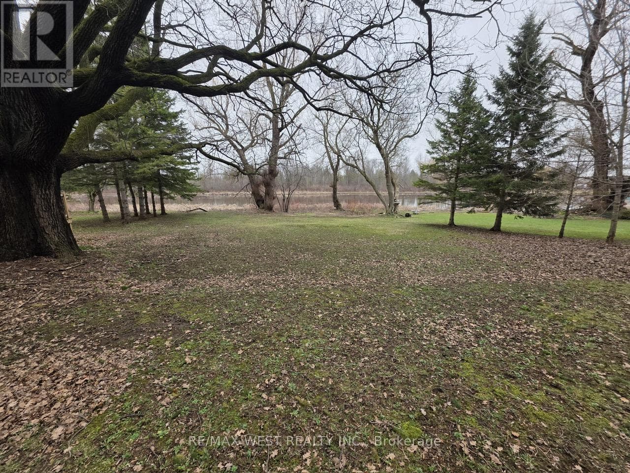 476 HAMILTON STREET photo 5