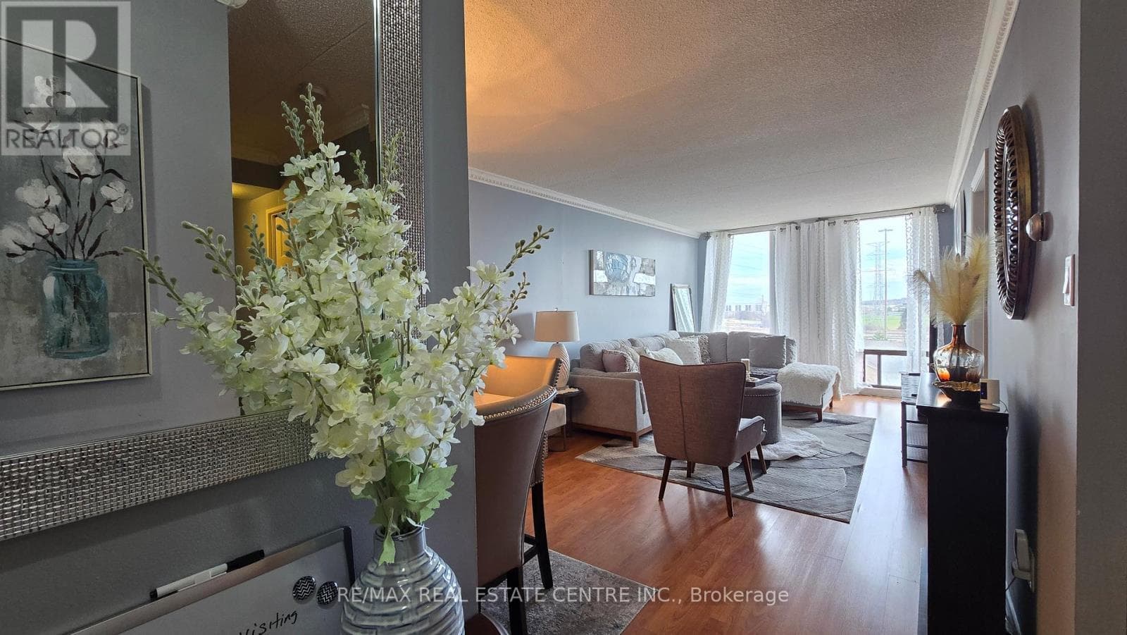 609 - 1540 PICKERING PARKWAY photo 2