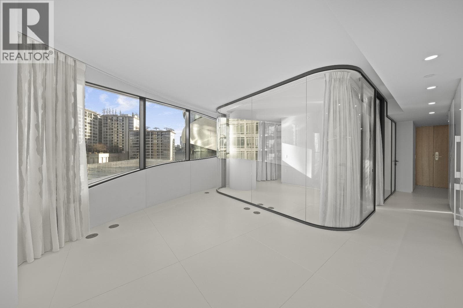 706 1033 NELSON STREET photo 3