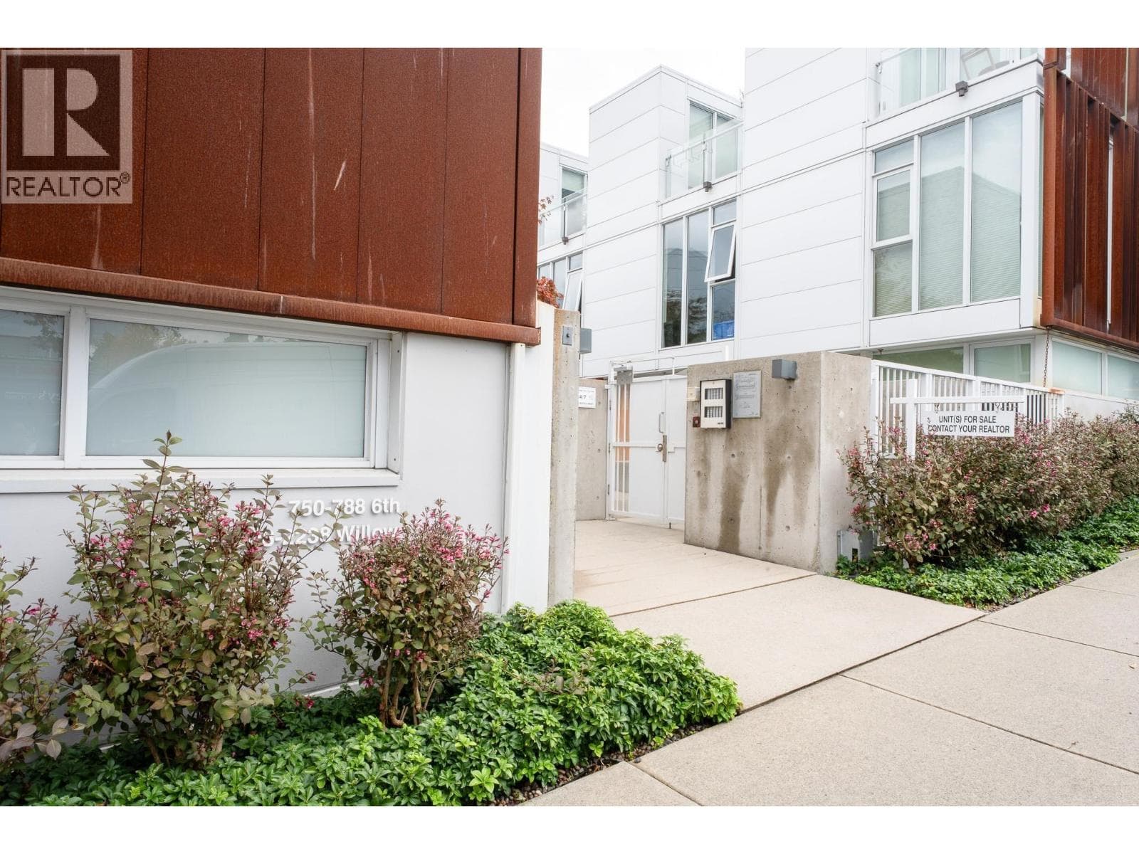 2208 WILLOW STREET photo 4