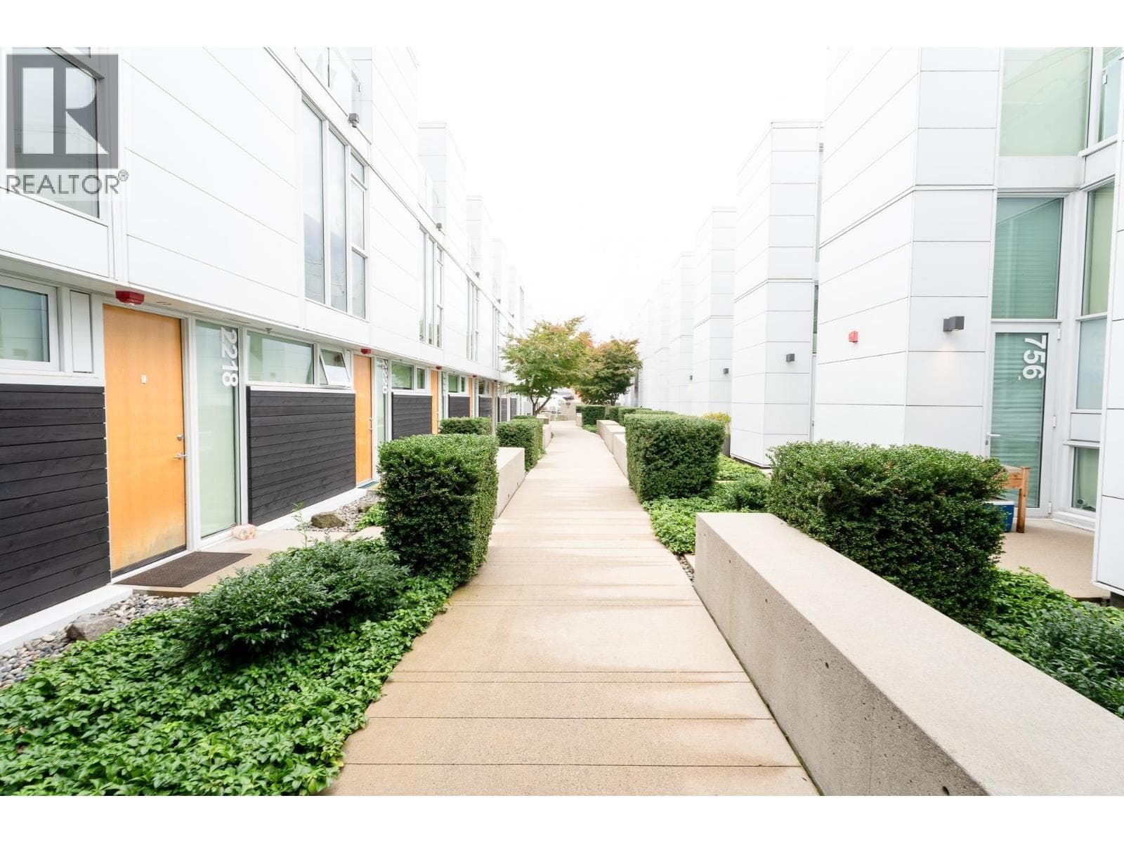 2208 WILLOW STREET photo 2