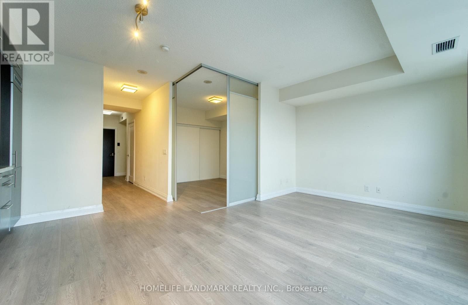 2009 - 2 ANNDALE DRIVE photo 3