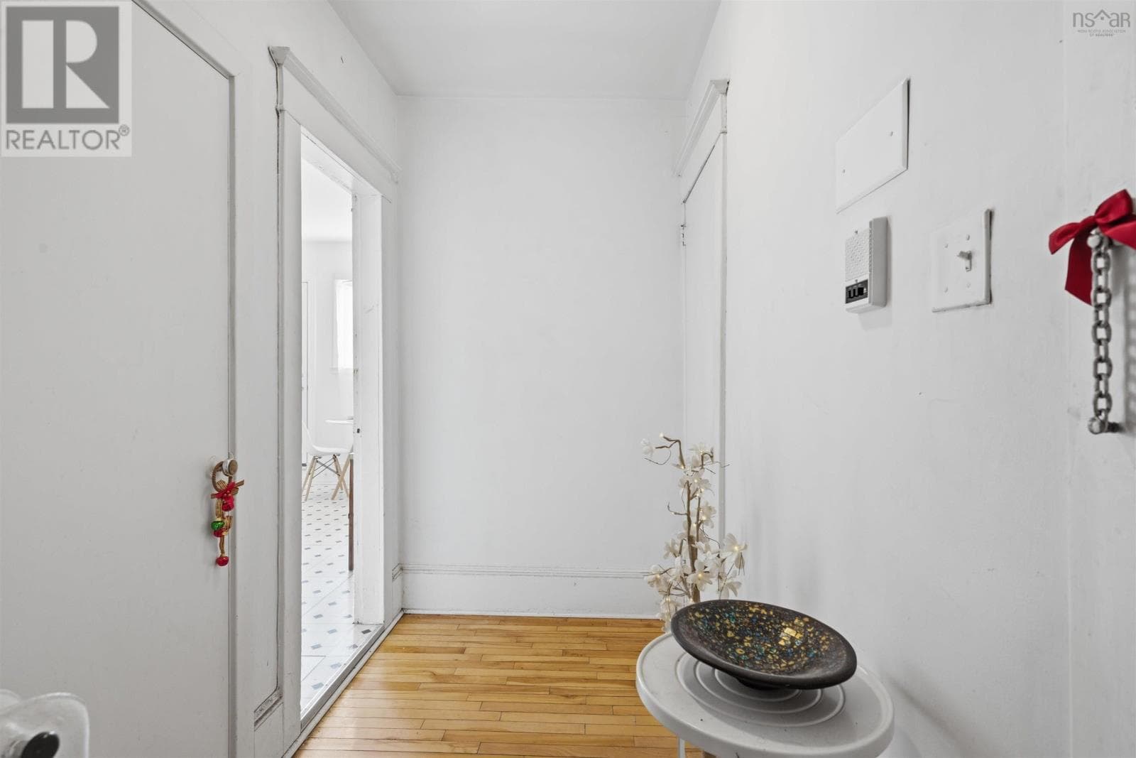 3 1034 Barrington Street photo 4