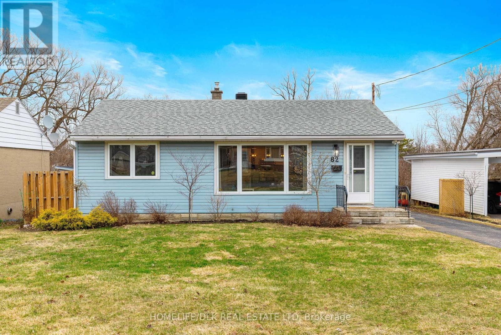 3 bed 2 bath single family at 82 BROOKVIEW CRESCENT — $469,900
